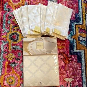 NWT Lenox Cream Tablecloth & Napkin Set